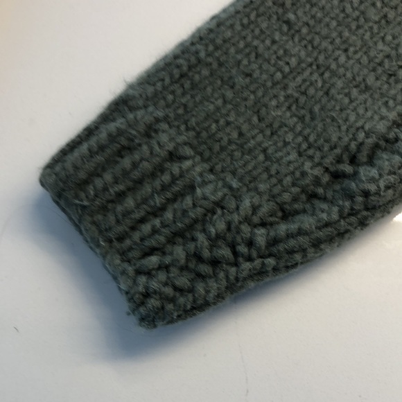 Milky green and off-white HANDMADE sweater. Size M - Picture 4 of 9